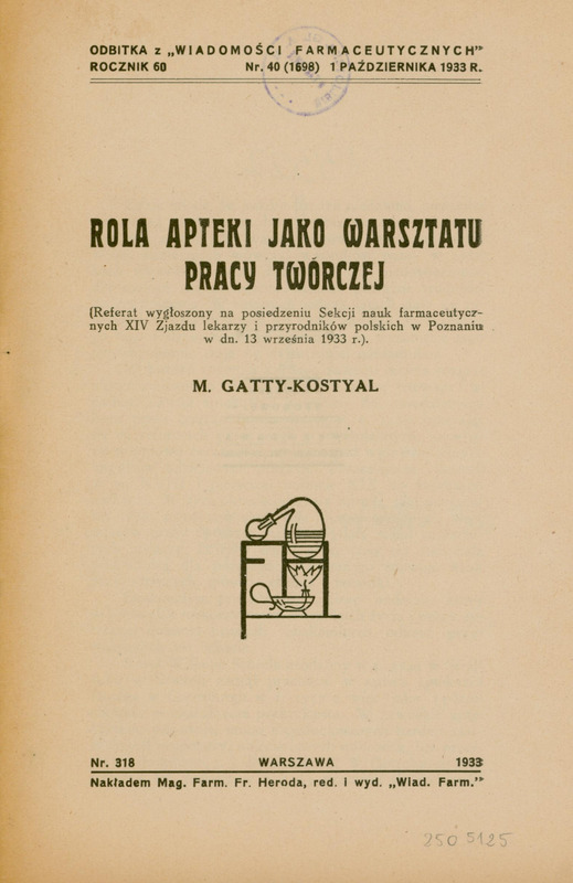 Skan przedstawia stronę tytułową pracy Marka Gatty-Kostyal’a w języku polskim. U góry znajduje się informacja: „ODBITKA z 'WIADOMOŚCI FARMACEUTYCZNYCH', ROCZNIK 60, NR. 40 (1698), 1 PAŹDZIERNIKA 1933 R.”. Poniżej tytuł referatu: „ROLA APTEKI JAKO WARSZTATU PRACY TWÓRCZEJ”, z dopiskiem w nawiasie, że był to: „Referat wygłoszony na posiedzeniu Sekcji Nauk Farmaceutycznych XIV Zjazdu Lekarzy i Przyrodników Polskich w Poznaniu, w dniu 13 września 1933 roku.” Poniżej znajduję się inicjał imienia oraz nazwisko autora: „M. GATTY-KOSTYAL” oraz ilustracja przedstawiająca schemat aparatury laboratoryjnej. Na górze znajduje się okrągłe naczynie wypełnione cieczą z którego wychodzi przechylona w lewy bok szyjka zakończona mniejszym naczyniem Pod tym jest naczynie, z którego wydobywa się płomień. Wszystko połączone jest rurkami i znajduje się na poziomej powierzchni. Rysunek jest schematyczny, wykonany prostą kreską, bez kolorów ani szczegółów tła. Na dole znajduje się informacja wydawnicza: „Nr. 318, WARSZAWA 1933, Nakładem Mag. Farm. Fr. Heroda, red. i wyd. 'Wiad. Farm.'”.