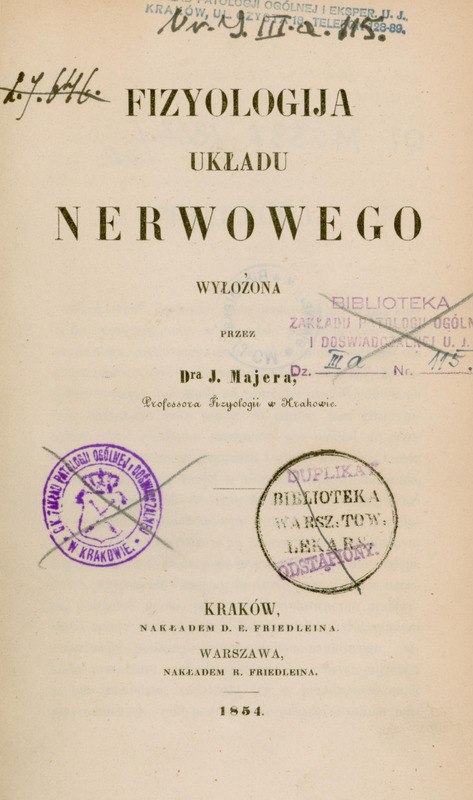 Strona tytułowa książki w języku polskim z 1854 roku. Tytuł jest umieszczony centralnie, napisany dużą pogrubioną czcionką: „Fizjologija układu nerwowego” z dopiskiem mniejszą czcionką: „Wyłożona przez Dra J. Majera, Professora Fizyologii w Krakowie.” Na górze strony znajdują się dwie odręczne notatki: pierwsza, po lewej stronie o treści „L. J. 646.” jest przekreślona, po prawej stronie druga o treści „Nr. J. III.A.115.”. Centralnie na górze strony znajduje się niebieski odcisk pieczęci Zakładu Patologii Ogólnej i Eksper. UJ z częściowo zasłoniętym adresem i numerem telefonu przez drugą, powyżej wspomnianą, odręczną notatkę. Na dole strony znajdują się dane wydawnicze: „Kraków, Nakładem D. E. Friedleina.” „Warszawa, Nakładem R. Friedleina.” „1854.” Powyżej danych wydawniczych, centralnie po prawej stronie informacji o autorze widać odręcznie przekreśloną fioletową podłużną pieczęć: „Biblioteka Zakładu Patologii Ogólnej i Doświadczalnej U. J. Dz. IIIa Nr 115” . Numery „IIIa” i „115.” zapisane zostały odręcznie niebieskim atramentem.
Poniżej widać dwie odręcznie przekreślone pieczęcie biblioteczne: po lewej stronie w kolorze fioletowym CK Zakładu Patologii Ogólnej i Doświadczalnej w Krakowie z koroną i herbem, a po prawej stronie w kolorze czarnym Biblioteki Warsz. Tow. Lekars., na której znajdują się dwa fioletowe odciski pieczątek „Duplikat” i „Odstąpiony”. Tło strony jest kremowe, bez ilustracji.
