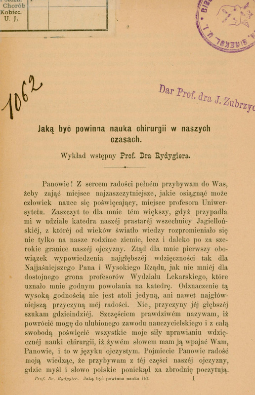 Ilustracja czarno-biała przedstawia stronę tytułową artykułu prof. Rydygiera pod tytułem Jaką powinna być nauka chirurgii w naszych czasach z 1887 roku. Na dole strony pieczątka „Dar prof. dr. J Zubrzyckiego”.