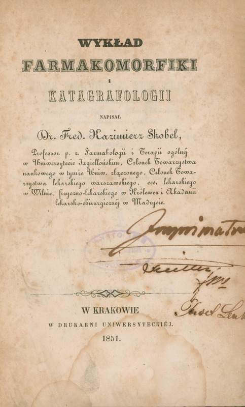 Czarno-biała strona tytułowa pracy Wykład farmakomorfikii i katagrafologii, Kraków 1851. W części centralnej owalna nieczytelna pieczęć. Po prawej stronie nieczytelna dedykacja ( notatka).