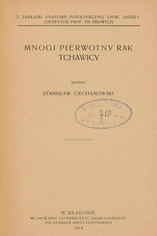 Strona tytułowej publikacji naukowej z 1914 roku. U góry znajduje się napis: „Z Zakładu Anatomii Patologicznej Uniw. Jagiell. (Dyrektor Prof. Dr Browicz)”. Poniżej widnieje tytuł: „Mnogi pierwotny rak tchawicy”. Autor: Stanisław Ciechanowski. Na środku strony znajduje się owalna pieczęć biblioteczna z napisem „Biblioteka Jana Piltza, Nr 710”. U dołu strony podano dane wydawnicze: „W Krakowie, w Drukarni Uniwersytetu Jagiellońskiego pod zarządem Józefa Filipowskiego, 1914”. Pod spodem widoczny jest ołówkowy biblioteczny numer inwentarzowy 1429910180.
Papier ma pożółkły odcień, wskazujący na wiek dokumentu.