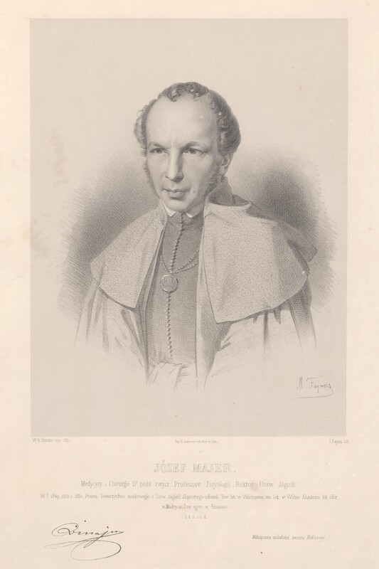 Litografowany portret z napisem „Wdzięczna młodzież swojemu rektorowi”.): Portret w odcieniach szarości przedstawiający mężczyznę w formalnym stroju. Osoba ma na sobie płaszcz/togę oraz łańcuch z dużym medalionem, co sugeruje jego wysoką pozycję społeczną lub akademicką. Styl ubioru wskazuje na XIX wiek. Poniżej postaci po prawej stronie znajduje się odręczny podpis autora portretu „M. Fajans”. Pod portretem znajduje się drukowany tekst w języku polskim opisujący Józefa Majera jako medyka, chirurga, profesora fizjologii i rektora Uniwersytetu Jagiellońskiego. Wspomniane są również jego funkcje w różnych towarzystwach naukowych i medycznych. Na dole po lewej stronie widnieje odręczny podpis, a po prawej stronie wydrukowany tekst: „Wdzięczna młodzież swojemu Rektorowi”.