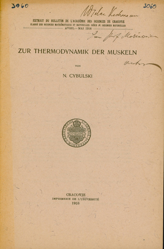 Strona tytułowa publikacji naukowej w języku niemieckim autorstwa N. Cybulskiego (Napoleona Cybulskiego), profesora Uniwersytetu Jagiellońskiego. Tytuł dzieła to: „Zur Thermodynamik der Muskeln”, co oznacza: „O termodynamice mięśni”. Na górze strony znajduje się informacja o źródle publikacji: „Extrait du Bulletin de l’Académie des Sciences de Cracovie – Classe des Sciences Mathématiques et Naturelles. Série B: Sciences Naturelles. Avril – Mai 1916”, czyli: Wyciąg z Biuletynu Akademii Umiejętności w Krakowie – Klasa Nauk Matematyczno-Przyrodniczych. Seria B: Nauki Przyrodnicze. Kwiecień–maj 1916.
Strona zawiera napisaną czarnym atramentem odręczną dedykację „Wielce Kochanemu Panu Prof. Maziarzowi, autor” oraz numerację archiwalną „3060” zapisaną dwukrotnie odręcznie niebieskim atramentem, w lewym górnym i prawym górnym rogu strony.
Na środku widoczna jest okrągła pieczęć Academia Litterarum Cracoviensis z herbem.
Na dole strony podano miejsce i rok wydania: Cracovie – Imprimerie de l’Université – 1916 (Kraków – Drukarnia Uniwersytecka – 1916).
Papier ma pożółkły odcień, wskazujący na wiek dokumentu.