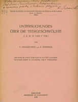 Strona tytułowa publikacji naukowej w języku niemieckim z 1930 roku. U góry znajduje się ręczna dedykacja po polsku, skierowana do rektora, z podpisem jednego z autorów, K. Ściesińskiego „Wielce Szanownemu Panu Rektorowi Prof. Drowi Stanisławowi Maziarskiemu z uprzejmą prośbą o łaskawe przyjęcie K. Ściesiński”. Pod nią widnieje napis: „Extrait du Bulletin de l’Académie Polonaise des Sciences et des Lettres, Classe de Médecine, 1930.”  Po lewej stronie tego tekstu znajduje się zapisana atramentem liczba 997. Tytuł pracy brzmi: „UNTERSUCHUNGEN ÜBER DIE TEERGESCHWÜLSTE (I, II, III, IV UND V TEIL)” („Badania nad nowotworami smołowymi”). Autorzy: S. Ciechanowski und K. Ściesiński. Niżej znajduje się informacja po francusku o sfinansowaniu publikacji ze środków funduszu P. Tyszkowskiego. Na dole strony widnieje miejsce i rok wydania: „Cracovie, Imprimerie de l’Université, 1930.”
Papier ma dookoła strony pożółkły odcień, wskazujący na wiek dokumentu.

