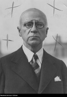 Fotografia portretowa przedstawiająca Kazimierza Majewskiego