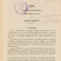 Ilustracja czarno-biała przedstawia stronę tytułową artykułu prof. Rydygiera pod tytułem Ueber Pylorusresection. U góry odręczny zapis dedykacja "Wielmożnemu Panu Profesorowi doktorowi Rosnerowi ofiaruje …. Autor”.