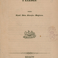 Obraz przedstawia stronę tytułową broszury wydanej w 1850 roku w Krakowie w drukarni Uniwersytetu. Tytuł książki, zapisany dużą drukowaną czcionką na górze i na środku strony, brzmi: „Rozbiór fizyologiczny wprawy, przyzwyczajenia i nałogu”. Autorem jest Prof. Dr Józef Majer. Poniżej tytułu widnieje mała grafika alegoryczna – gałązka dębu leżąca na tlącym się kaganku stojącym na rozwiniętych trzech arkuszach papirusu leżących na książce. Po prawej stronie znajduje się okrągła pieczęć Zakładu Historii Medycyny UJ z koroną i herbem. Na górze i dole strony widoczne są odręczne oznaczenia: w lewym górnym rogu dopisany jest numer „220”, po prawej stronie ołówkiem cyfra „8”, a na dole widoczna jest niewyraźna, odbita liczba zapisana na karcie tytułowej odwrotnej piórem, niebieskim atramentem.